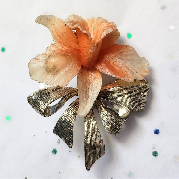 Vintage Jewelry - Vtg Celluloid Gold Tone Peach Gold Tone Orchid Pin Brooch